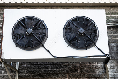 Air conditioner hang on wal...