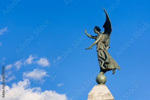 Statue d'un ange //statue of an angel photo
