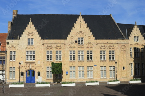 Historisches Gebäude am Marktplatz in Nieuwpoort