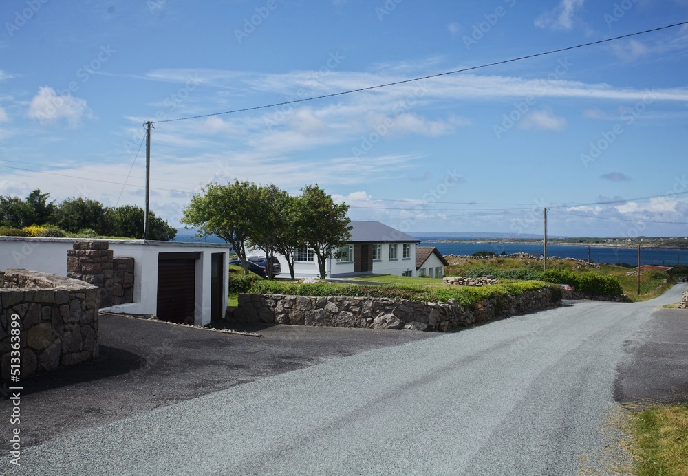 travel life in Ireland, ocean and sky. Street and animals. Green and blue. Water. Mountains. Clouds.
travel life in Ireland, ocean and sky. Street and animals. Green and blue. Water. Mountains. Clouds.