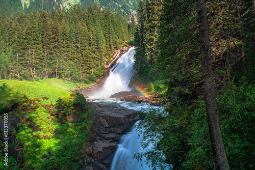 faszinierender Regenbogen   ber Wasserf  lle