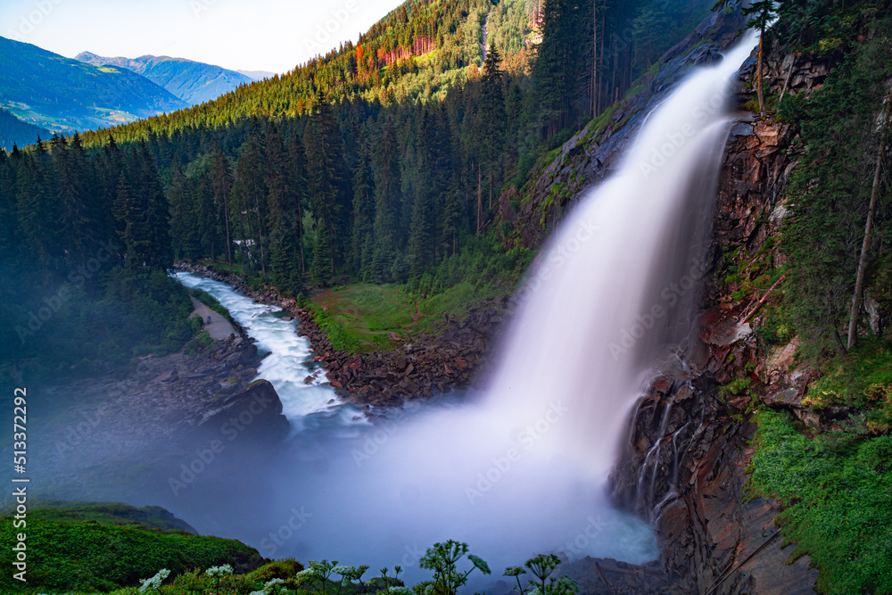 Fototapeta premium Krimmler Wasserfälle mit ihren gewaltigen Wassermassen