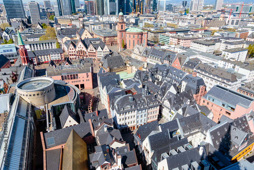 Frankfurt am Main, Sicht auf die Altstadt vom Domturm, 16.04.2022.