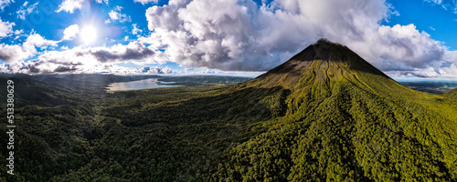 Billede på lærred Beautiful aerial view of the Arenal Volcano, the arenal Lagoon, and rain forest