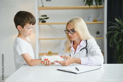 female doctor and young boy with a broken arm.