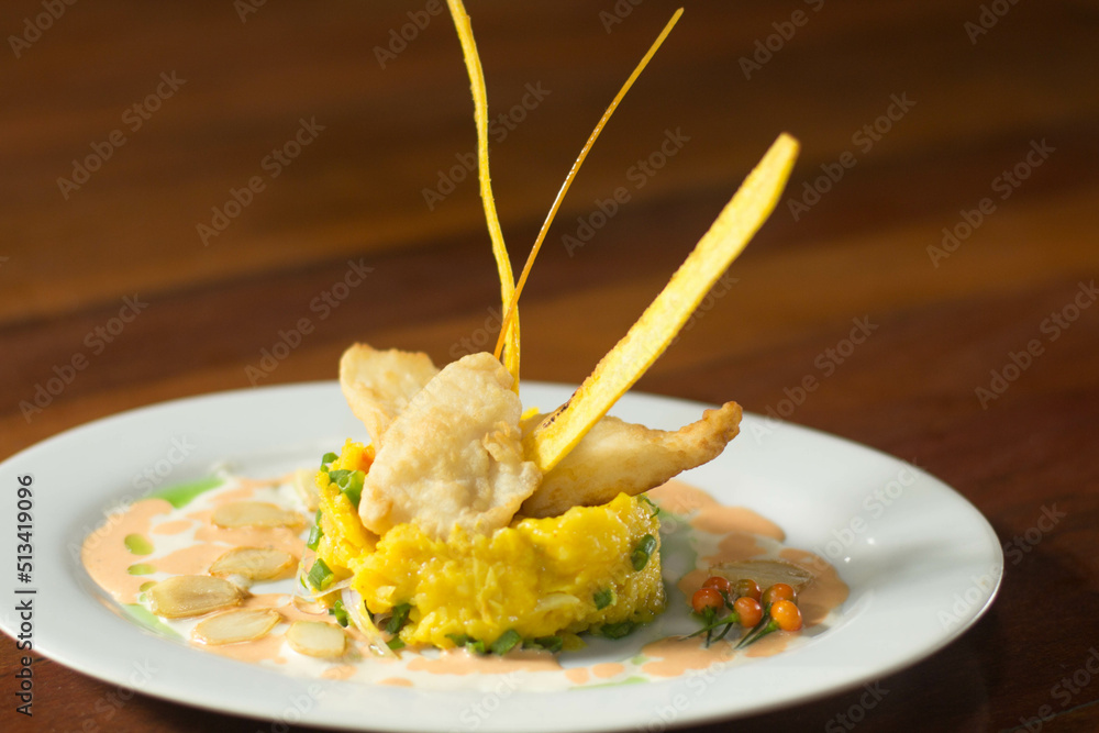 Comida Típica De La Selva Peruana Pure De Verduras Con Yucas Fritas Comida Típica De La Selva Peruana Pure De Verduras Con Yucas Fritas