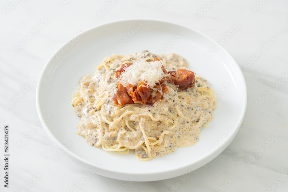 spaghetti with truffle cream sauce and mushroom