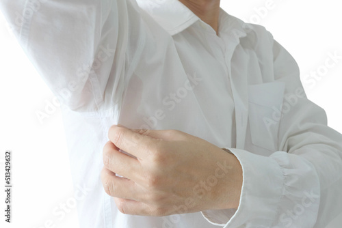Men wear white sleeves, arms are covered with armpits, they are unclean and unclean.