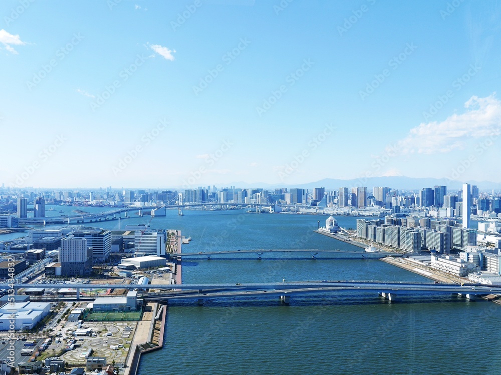 東京のレインボーブリッジと豊洲大橋と晴海大橋
