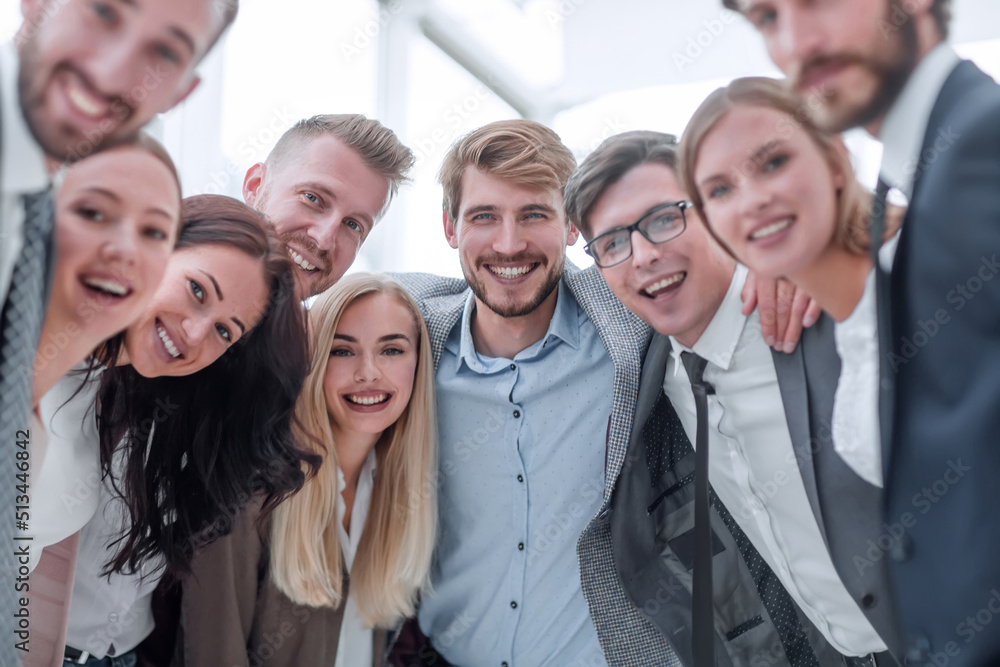 Obraz premium close up.a team of young business people looking at the camera.