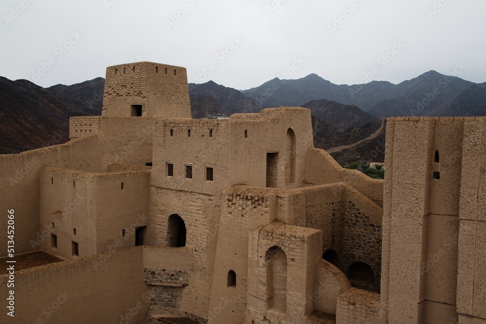 Obraz na płótnie Cloudy day at Bahla fortress, Oman w salonie