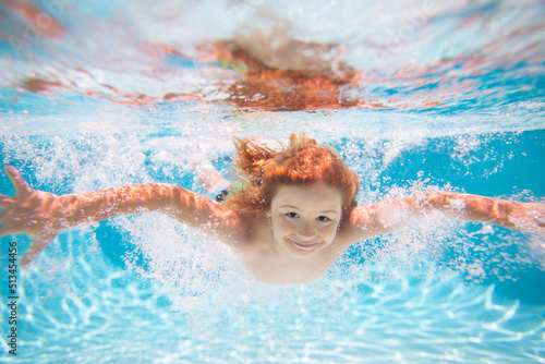 Obraz na plátně Underwater boy in the swimming pool