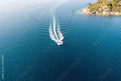 Εκτύπωση καμβά Motorboat, speed boat navigate on ocean, white wake