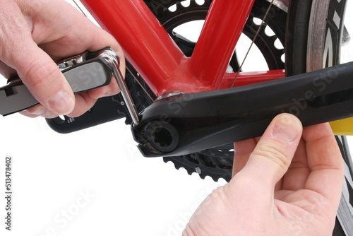 Démontage, remontage et entretien d'un pédalier de vélo.