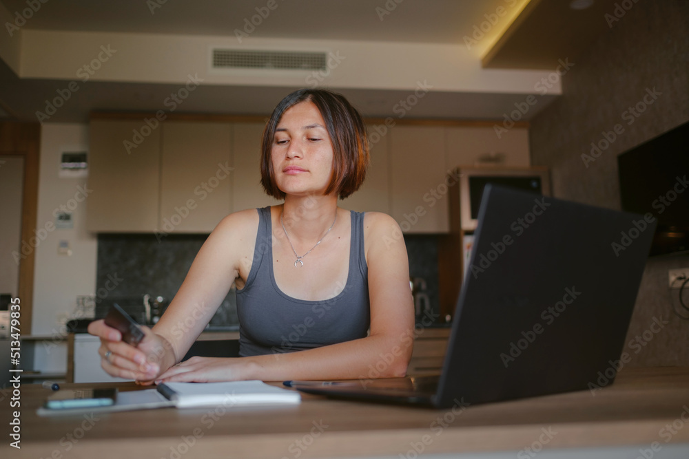 Obraz premium young asian woman at home, remote work