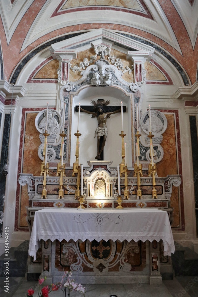Foto Stock Forio - Altare della Cappella del Crocifisso nella Chiesa del  Soccorso | Adobe Stock