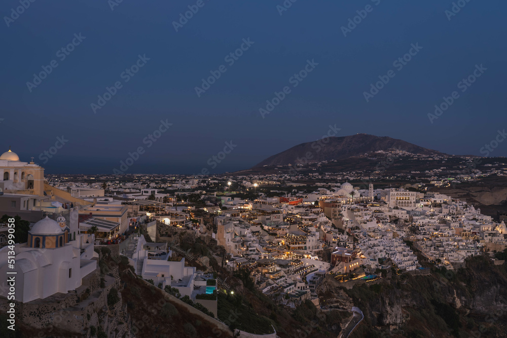 Obraz premium Streets and buildings in the street of Fira (Thera) city on the island of Santorini, Greece.