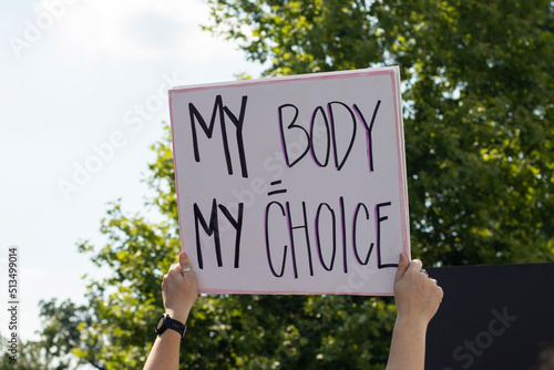 Fotografia, Obraz Woman's hands holding a sign that says My Body My Choice during an abortion rights rally