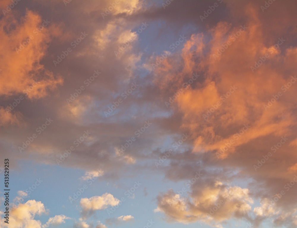 Obraz premium red clouds and blue sky