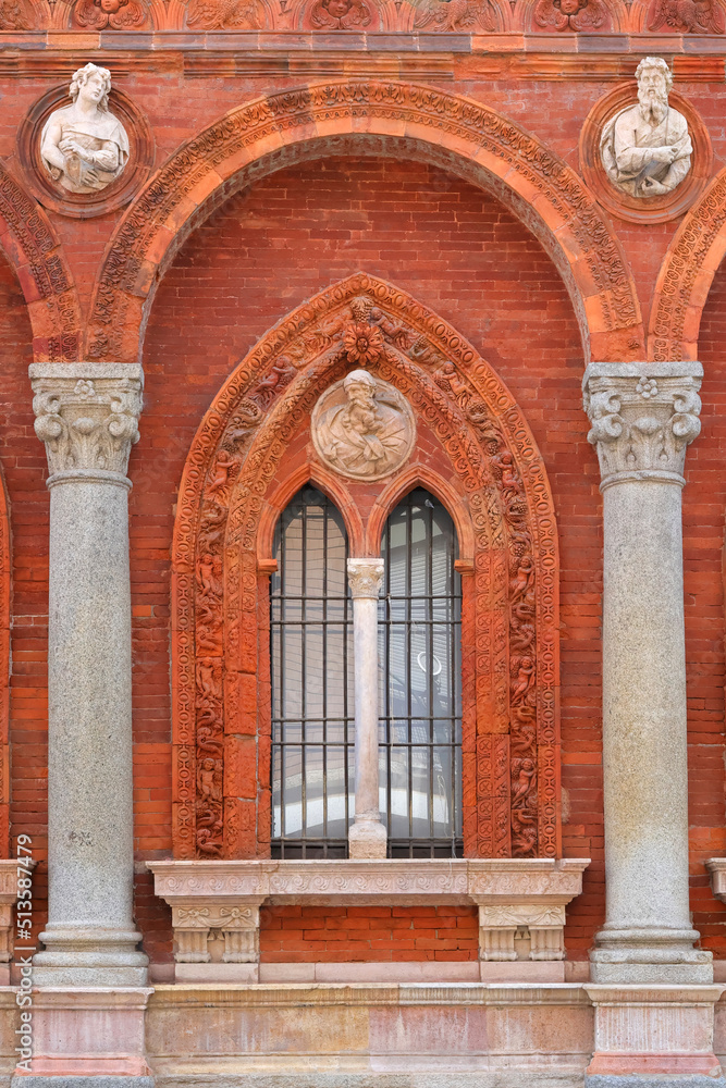 finestra unversità statale di milano in italia, window of the state university of milan in italy