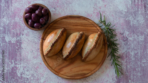 La salteña es un tipo de empanada de origen boliviano , ​ comido como una merienda jugosa y rellena con carne, pollo u otras carnes, huevo duro, especias, y otros ingredientes, cocida al horno