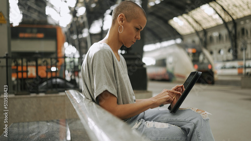 Valokuva Adult woman with short hairstyle using tablet computer at station