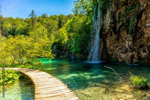 Entdeckungstour durch den wunderschönen Nationalpark Plitvicer Seen - Kroatien photo
