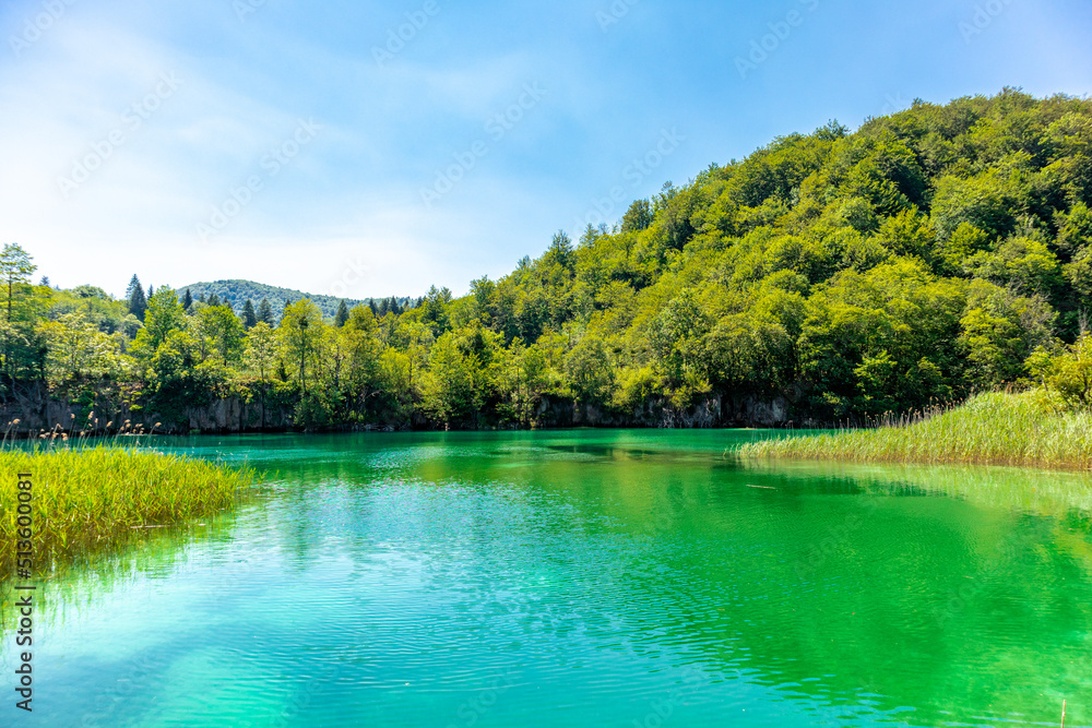 Obraz premium Entdeckungstour durch den wunderschönen Nationalpark Plitvicer Seen - Kroatien