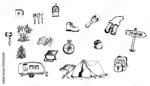 Set di icone di equipaggiamento da campeggio. Illustrazioni a mano libera nere isolate su sfondo bianco photo