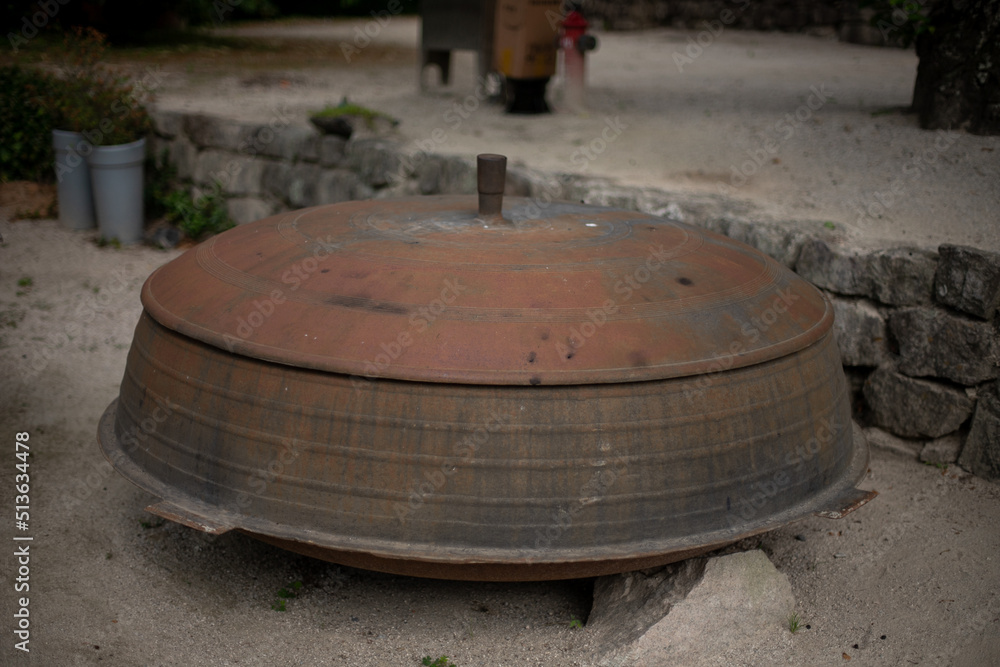 한국전통 가마솥
Korean traditional cauldron
