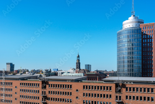 Ausblick von der Elbphilharmonie auf das Columbiahaus, dem Michel, den Sandtorhafen und die Hafencity photo