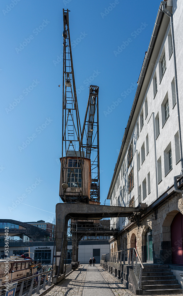 Fototapeta premium Einkaufszentrum am alten Industriegelände des Tempelhofer Hafen, Tempelhof-Schöneberg