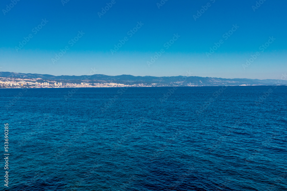 Abendspaziergang entlang der wunderschönen Küstenlandschaft vor den Toren Kvarner Bucht - Lovran - Kroatien Abendspaziergang entlang der wunderschönen Küstenlandschaft vor den Toren Kvarner Bucht - Lovran - Kroatien