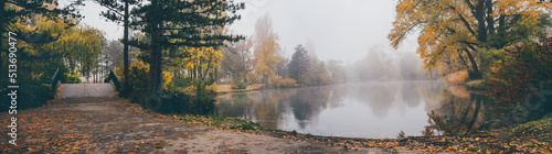 Εκτύπωση καμβά Picturesque panorama of Autumn landscape in park