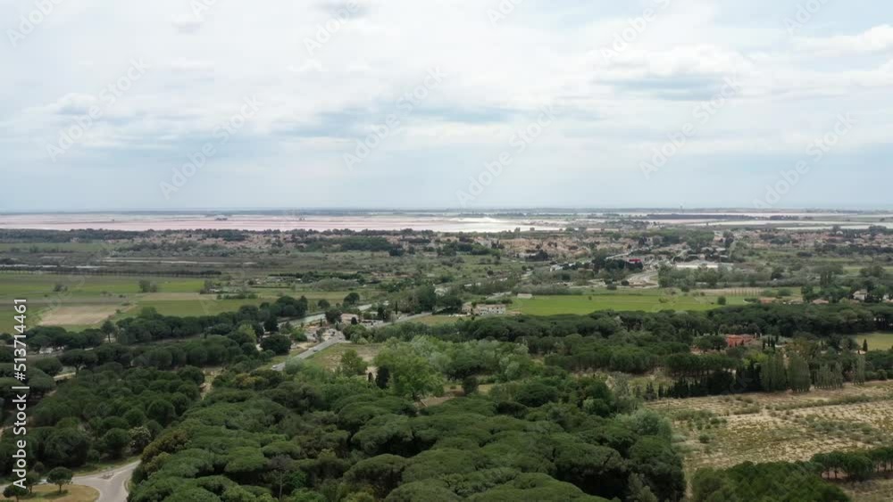 vue aérienne La Tour Carbonnière en Petite Camargue. Saint-Laurent-d'Aigouze. Près d'Aigues-Mortes. France, Gard, région Occitanie. vue aérienne La Tour Carbonnière en Petite Camargue. Saint-Laurent-d'Aigouze. Près d'Aigues-Mortes. France, Gard, région Occitanie.
