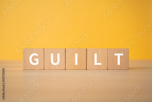 犯罪・罪悪感・有罪のイメージ｜「GUILT」と書かれたブロック photo
