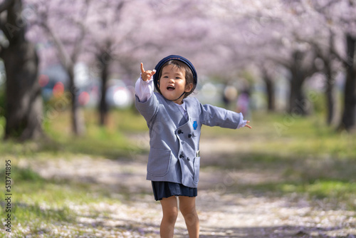 Konstfotografi 桜と入園式の女の子