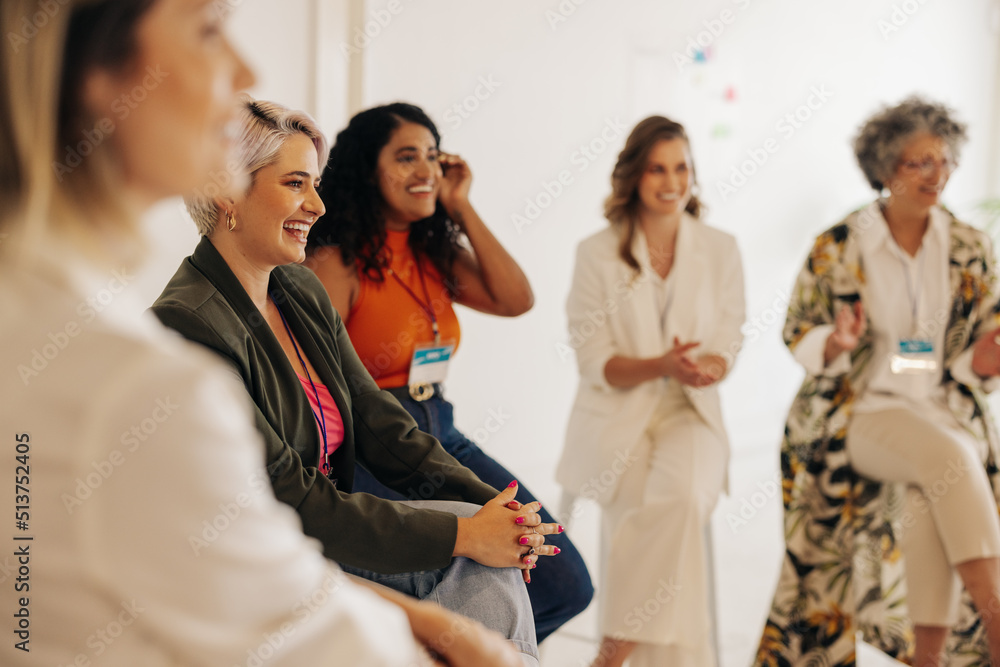 Obraz premium Multicultural businesswomen having a conference meeting in an office