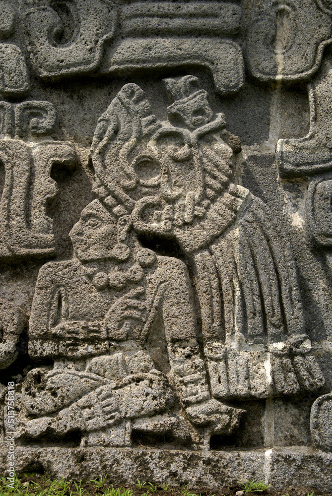 Bajorrelieves en la piramide de la serpiente enplumada(piramide de Quetzalcóatl).Yacimiento  de Xochicalco. Estado de Morelos.Mexico.
