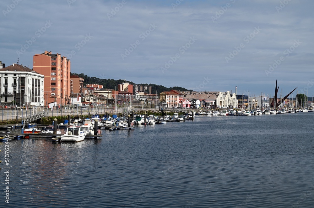 Port de plaisance de la ville d'Avilès en Espagne
