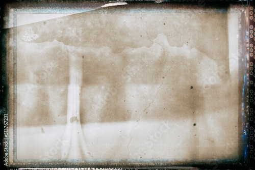 Foto Vintage photo with film grain and frame wit wet plate technique – chapped concre