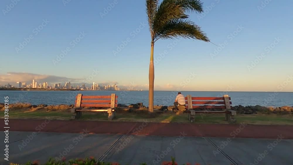 Atardecer en el malecón de Causeway Amador, Panamá. Atardecer en el malecón de Causeway Amador, Panamá.