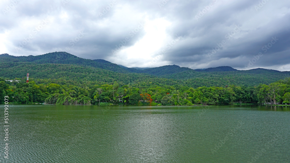 Fototapeta premium Mountain and river views during the rainy season.