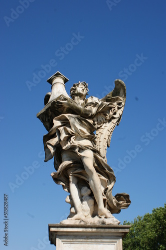statue 