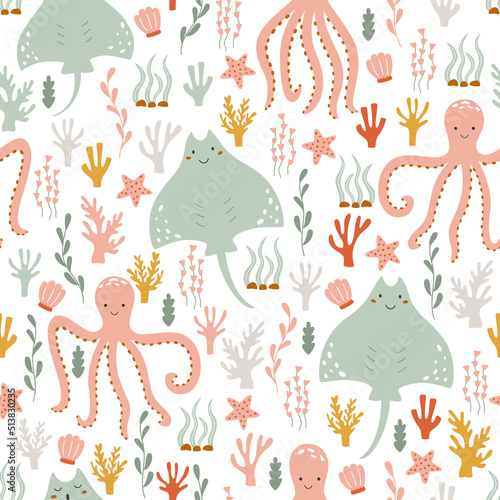 Marine seamless pattern with octopus and stingray underwater. Ocean animals swim in algae on a repeating print.