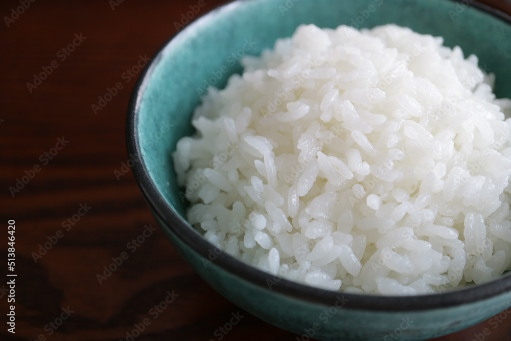 器に盛り付けた白ご飯　白米