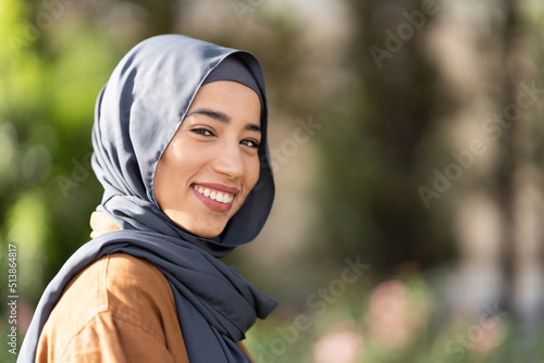 Tableau sur toile Portrait with copy space of a smiling muslim woman outdoors