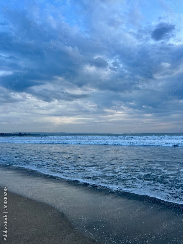 Fototapeta premium sea beach and sky with clouds