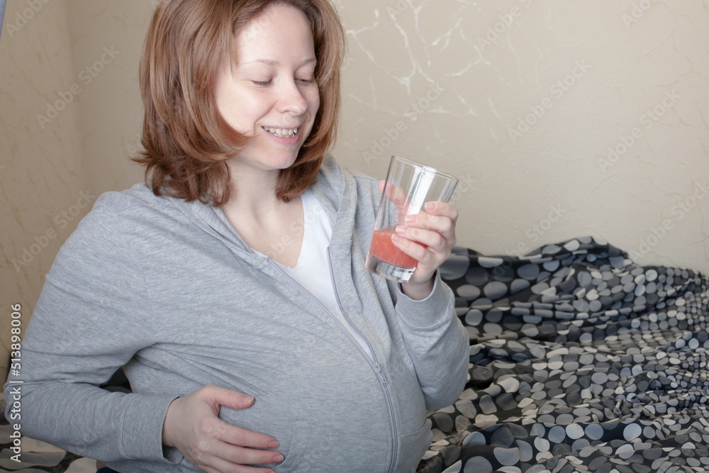 pregnant woman drinks freshly squeezed juice,drinks and vitamins in pregnancy,healthy food pregnant woman drinks freshly squeezed juice,drinks and vitamins in pregnancy,healthy food