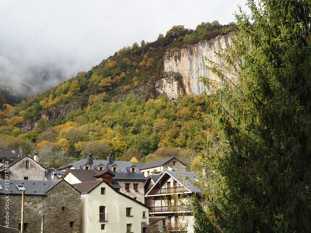 Torla, pueblo de montaña ubicado en Ordesa. España.